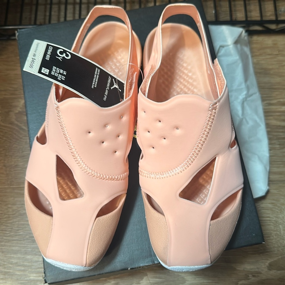 Girl’s Nike Air Jordan Flare Sandals Peach CI7849-800 ( size 3 new
